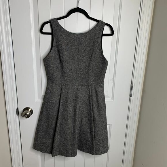 Alice + Olivia Gray Wool Blend Fit & Flare Cocktail Dress Deep V Back Size‎ 6 - Picture 1 of 5